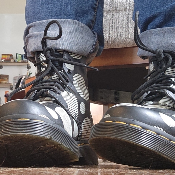 Almost new Doc Martens unusual 1460 black and white polka dot 8 eye boots - Picture 3 of 10